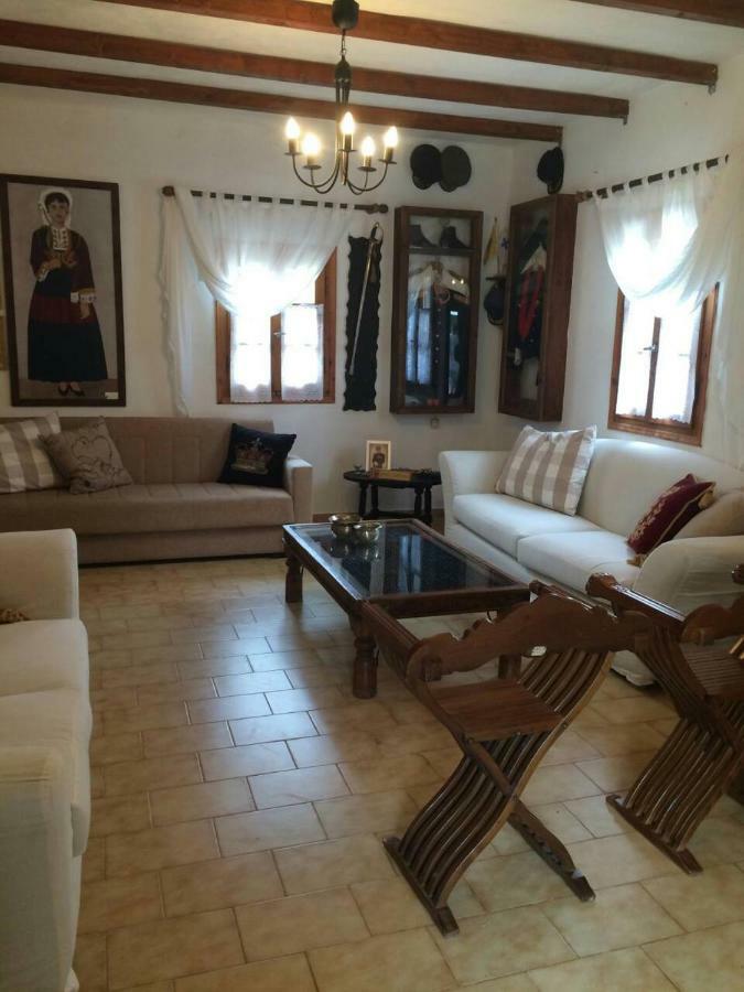 Charouda Stone Tower Apartment Pyrgos Dirou Luaran gambar
